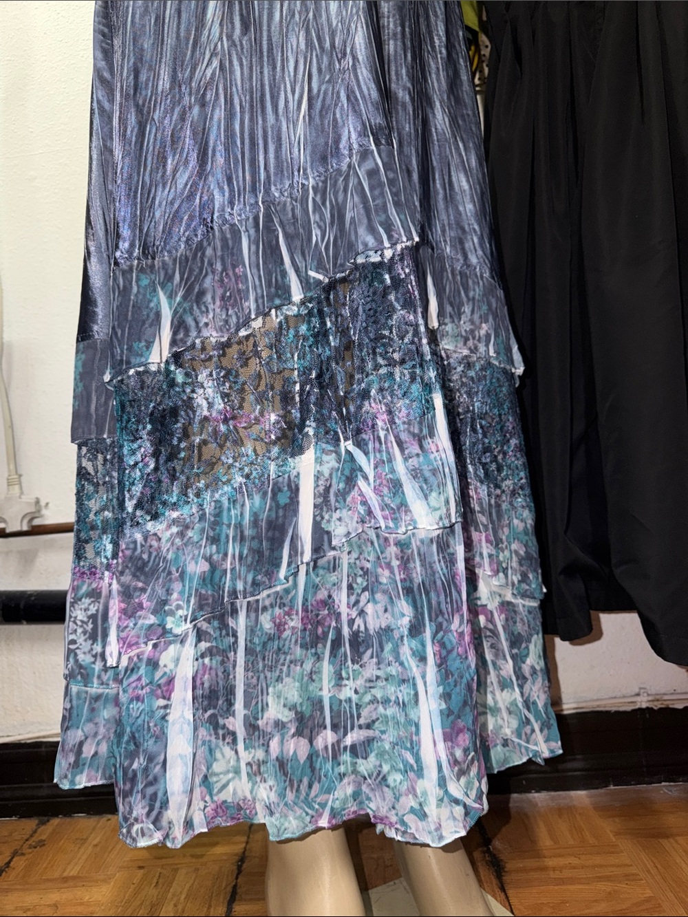 Beautiful komarov maxi dress - Picture 3 of 6